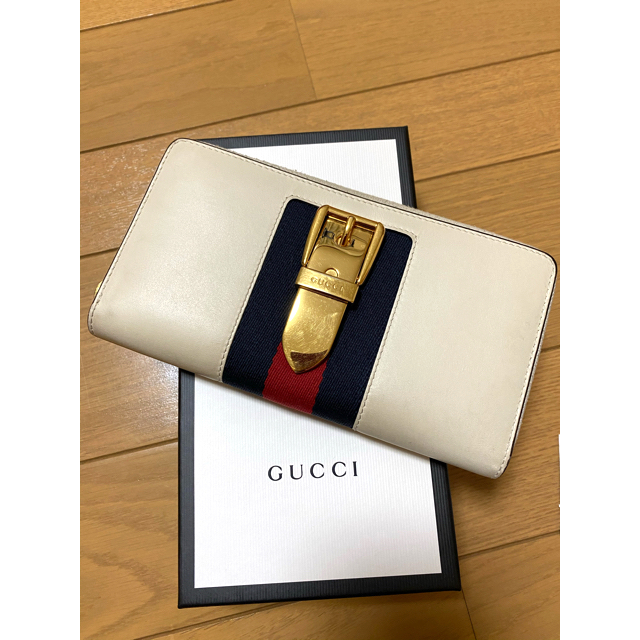 Gucci(グッチ)のGUCCI シルヴィ　ラウンドファスナー　長財布 レディースのファッション小物(財布)の商品写真