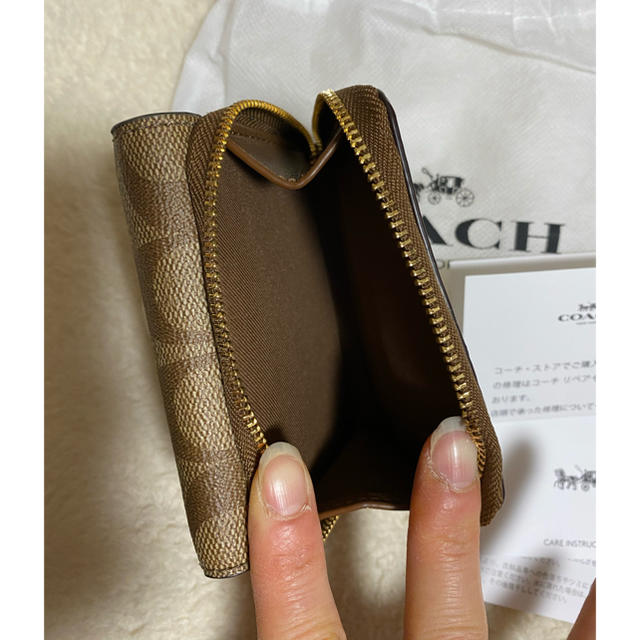 COACH(コーチ)の《新品未使用》COACH 2つ折り財布❤︎9月購入 レディースのファッション小物(財布)の商品写真