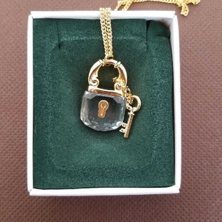 スワロフスキー(SWAROVSKI)のスワロフスキー　ネックレス　鍵　美品(ネックレス)