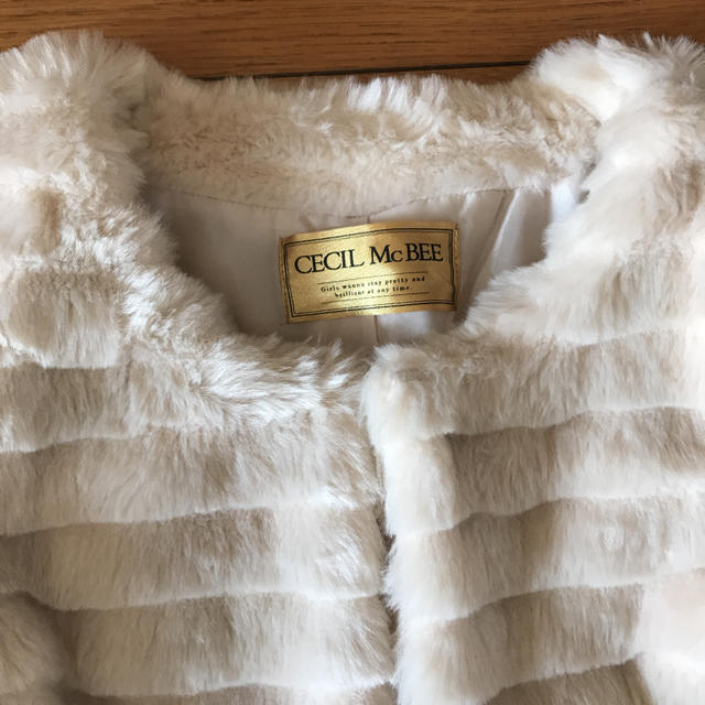 CECIL McBEE(セシルマクビー)のセシルマクビー☆ファーコート レディースのジャケット/アウター(毛皮/ファーコート)の商品写真