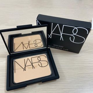 ナーズ(NARS)の値下げしました❣️新品⭐︎NARSプレストパウダー5005N/パフ付(フェイスパウダー)