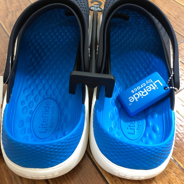 crocs(クロックス)のクロックス メンズの靴/シューズ(サンダル)の商品写真