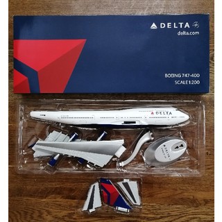 デルタ(DELTA)のデルタ航空Boeing747-400　SCALE 1:200　模型（カード付き）(航空機)