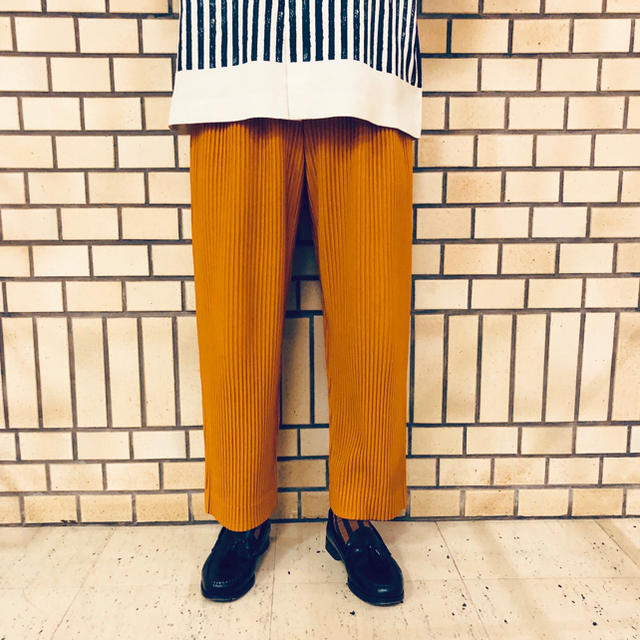 PLEATS PLEASE ISSEY MIYAKE(プリーツプリーズイッセイミヤケ)のHOMME PLISSÉ ISSEY MIYAKE  プリーツ　パンツ メンズのパンツ(スラックス)の商品写真