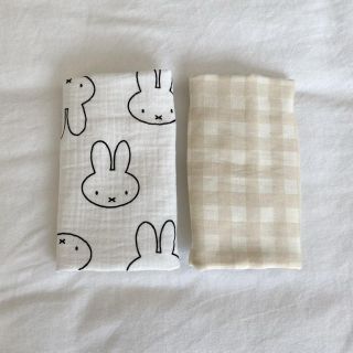 よだれカバー　うさぎ　ベージュチェック(外出用品)