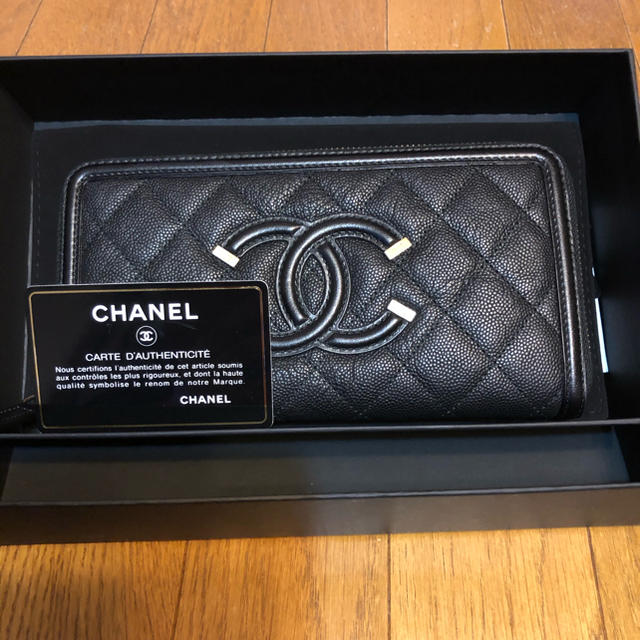 CHANEL(シャネル)の新品同様　　シャネル　長財布 レディースのファッション小物(財布)の商品写真