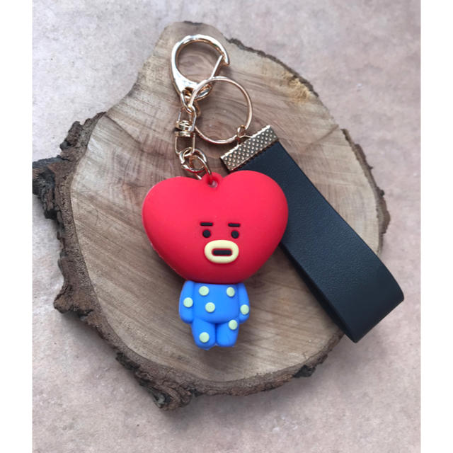 防弾少年団(BTS)(ボウダンショウネンダン)のハンドメイド〜【TATA】BTS〜防弾少年団マスコット付キーホルダー エンタメ/ホビーのタレントグッズ(アイドルグッズ)の商品写真