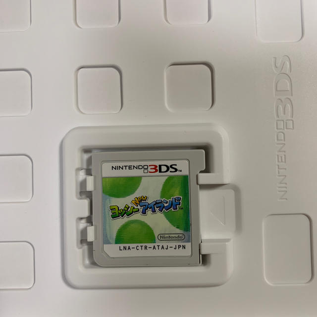 ニンテンドー3DS(ニンテンドー3DS)のヨッシー New アイランド 3DS エンタメ/ホビーのゲームソフト/ゲーム機本体(携帯用ゲームソフト)の商品写真