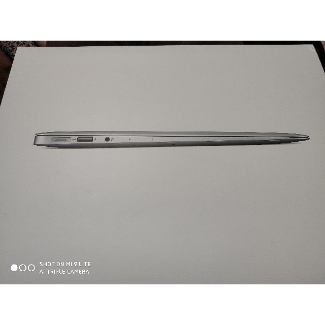 サマーセール  MacBook Air 13.3  8GB 256GB