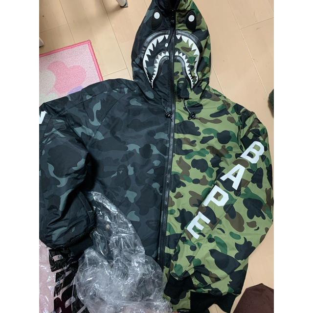 A BATHING APE(アベイシングエイプ)の定価以下！ 原宿店舗限定！BAPE×NBHDシャークN-2Bダウンジャケット メンズのジャケット/アウター(ダウンジャケット)の商品写真