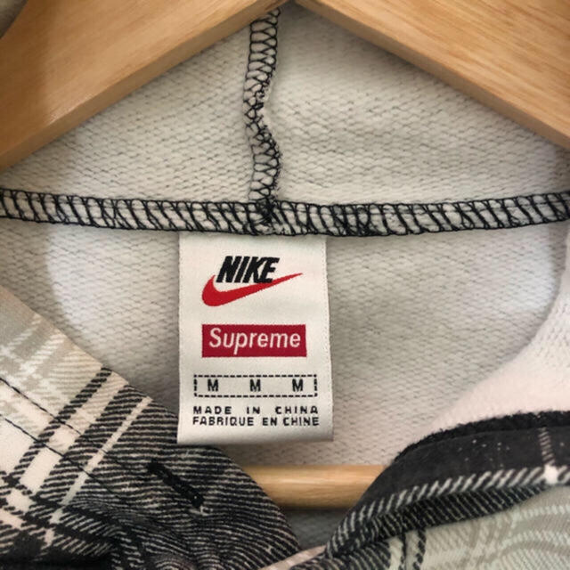 Supreme(シュプリーム)のsupreme nike plaid hooded sweatshirt メンズのトップス(パーカー)の商品写真
