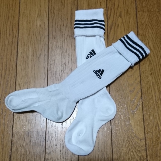 adidas(アディダス)のアディダス　サッカー　ソックス　16cm 〜 19cm スポーツ/アウトドアのサッカー/フットサル(その他)の商品写真