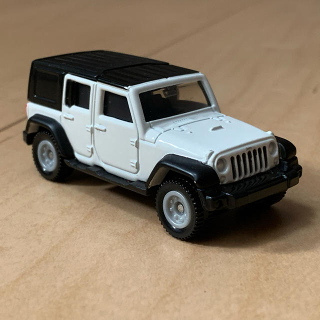 Takara Tomy(タカラトミー)のスペシャルトミカ　白いJeep（スリリングマウンテンの同梱品） エンタメ/ホビーのおもちゃ/ぬいぐるみ(ミニカー)の商品写真