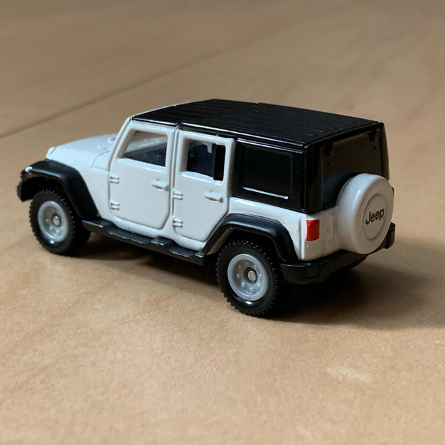 Takara Tomy(タカラトミー)のスペシャルトミカ　白いJeep（スリリングマウンテンの同梱品） エンタメ/ホビーのおもちゃ/ぬいぐるみ(ミニカー)の商品写真