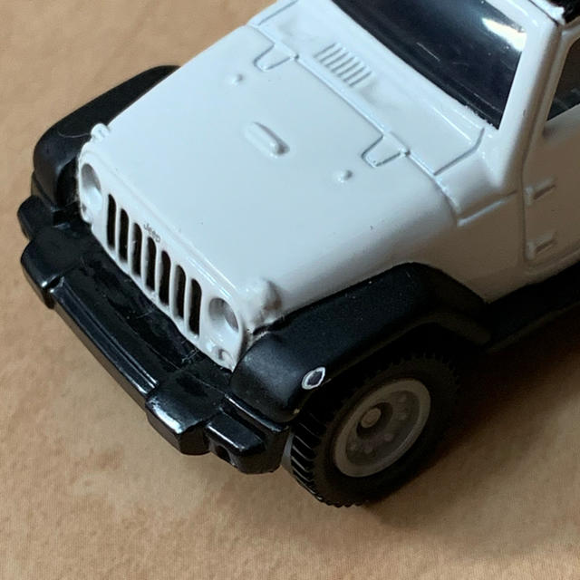 Takara Tomy(タカラトミー)のスペシャルトミカ　白いJeep（スリリングマウンテンの同梱品） エンタメ/ホビーのおもちゃ/ぬいぐるみ(ミニカー)の商品写真