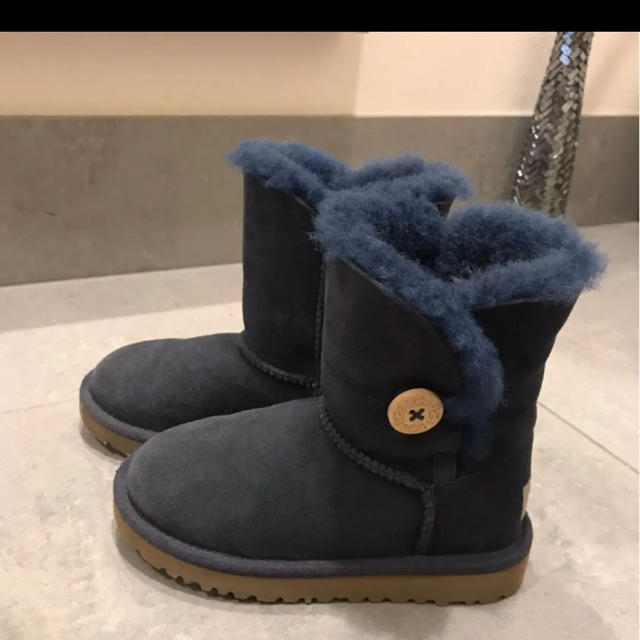 UGG(アグ)のUGG キッズムートンブーツ キッズ/ベビー/マタニティのキッズ靴/シューズ(15cm~)(ブーツ)の商品写真