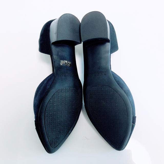 Nuovo(ヌォーボ)の専用❤️スエードパンプス❤️黒❤️シンプル❤️24センチほど レディースの靴/シューズ(ハイヒール/パンプス)の商品写真