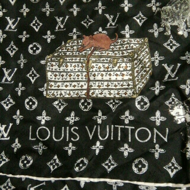 LOUIS VUITTON(ルイヴィトン)のルイヴィトン　　キャットグラムスカーフ　　moana様専用 レディースのアクセサリー(その他)の商品写真