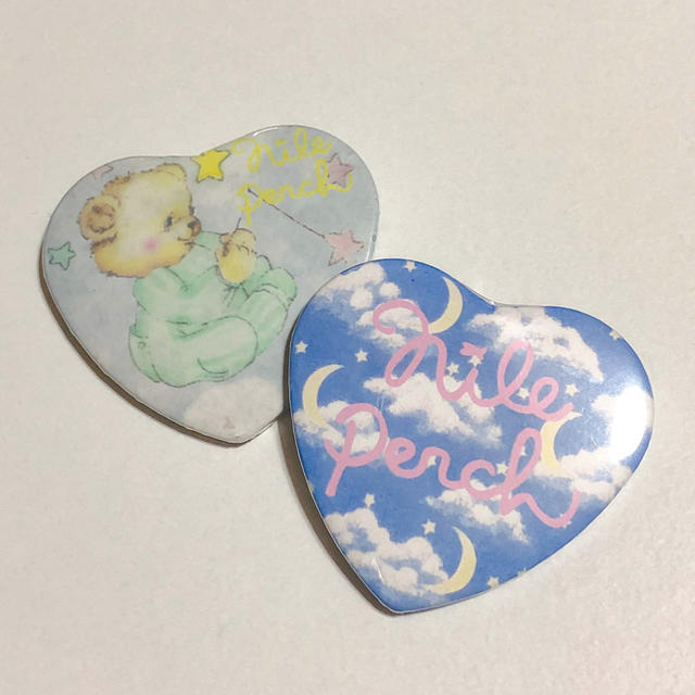 NILE PERCH(ナイルパーチ)の🦄NILE PERCH ナイルパーチ くま＆星空 缶バッチ 2個セット🦄 レディースのファッション小物(その他)の商品写真