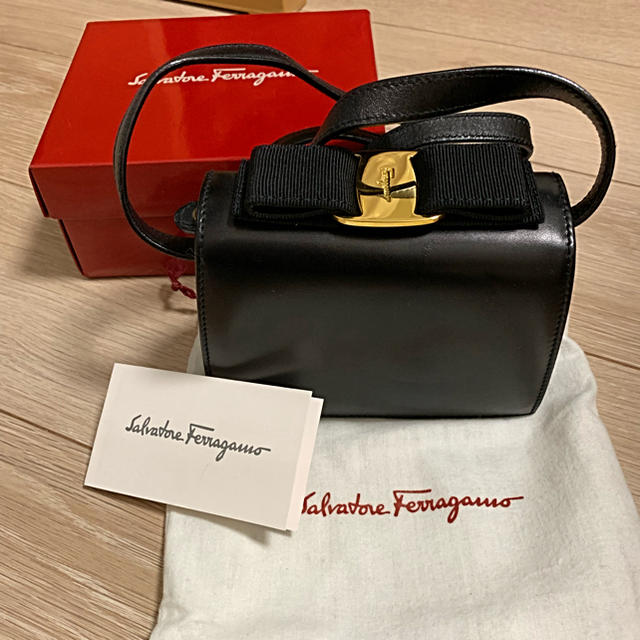 サルバトーレフェラガモFERRAGAMOポシェット✨美品です！