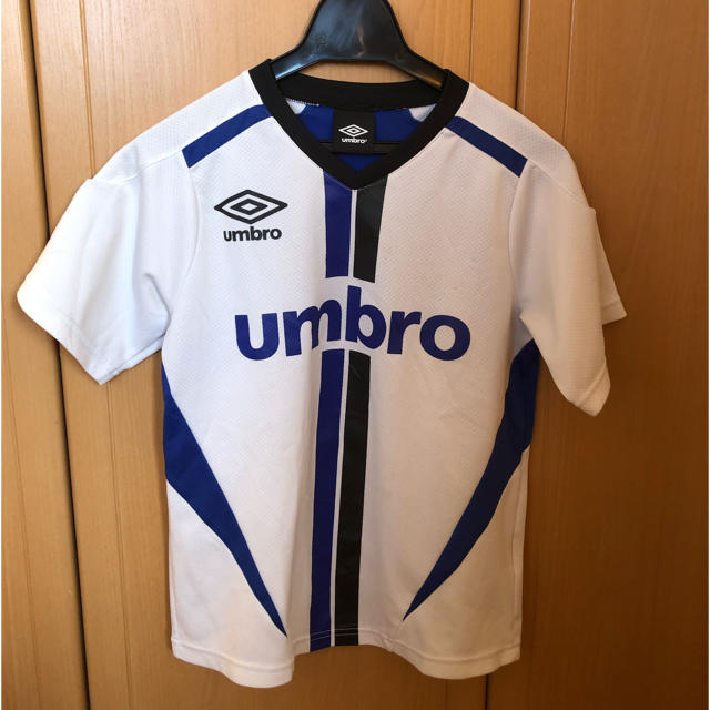 UMBRO(アンブロ)のアンブロ　サッカープラシャツ　140 スポーツ/アウトドアのサッカー/フットサル(ウェア)の商品写真