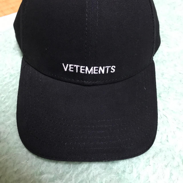 購入の正規品 vetements ヴェトモン キャップ 帽子 ロゴ univ-silkroad.uz