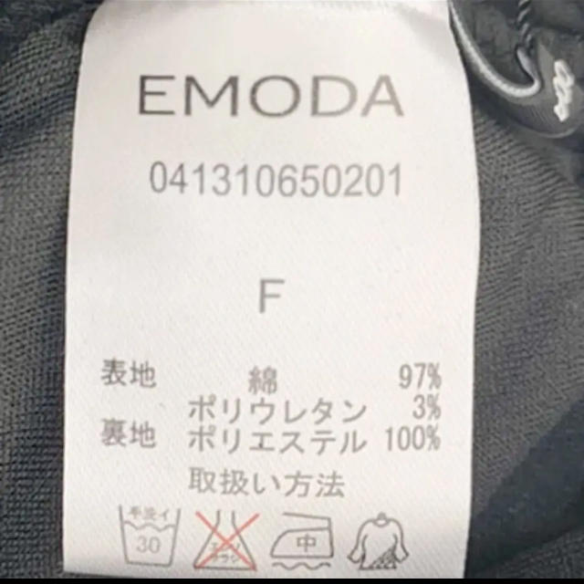 EMODA(エモダ)のEMODAブラトップ2枚セット　白＆黒　チューブトップ2枚まとめ売り　ベアトップ レディースのトップス(ベアトップ/チューブトップ)の商品写真