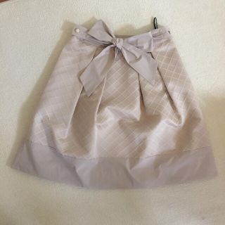 トゥービーシック(TO BE CHIC)のTO BE CHIC スカートベージュ(ひざ丈スカート)