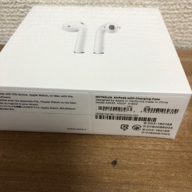 Apple(アップル)の新品未使用 第2世代 AirPods 正規品　 スマホ/家電/カメラのオーディオ機器(ヘッドフォン/イヤフォン)の商品写真