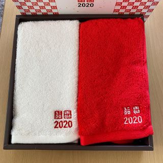 ユニクロ(UNIQLO)のUNIQLOユニクロ2020紅白タオル2枚組(タオル/バス用品)