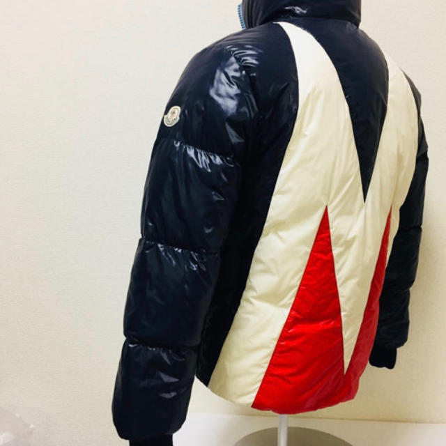 MONCLER(モンクレール)の【美品】国内正規品　MONCLER リバーシブルダウンジャケット メンズのジャケット/アウター(ダウンジャケット)の商品写真