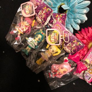 イエスプリキュア✩フレッシュプリキュアフィギュア ストラップ 新品 キーホルダー(キャラクターグッズ)