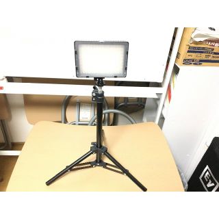 NEEWER CN-160 LED ビデオライト 160球のLED(スタンド付き(ストロボ/照明)