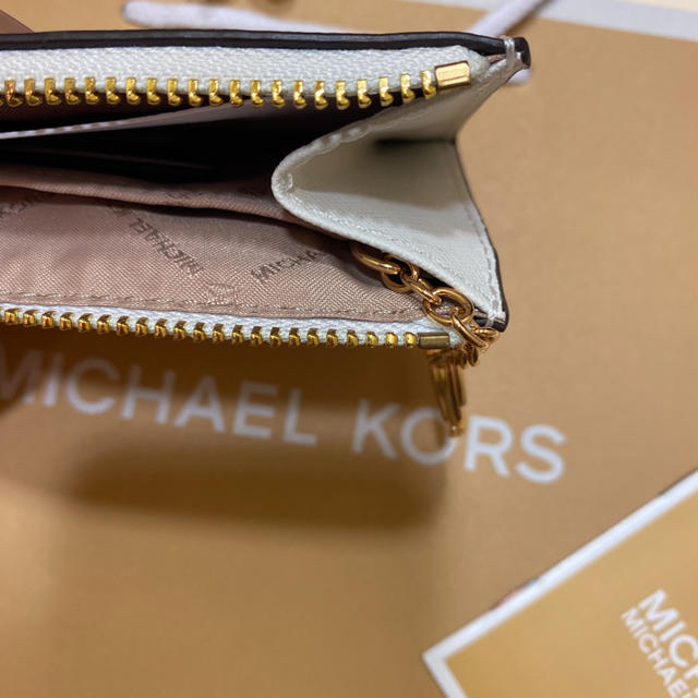 Michael Kors(マイケルコース)のマイケルコース パスケース コインケース ホワイト レディースのファッション小物(パスケース/IDカードホルダー)の商品写真