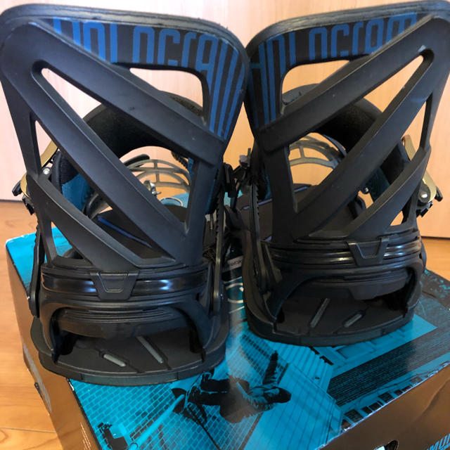 SALOMON(サロモン)のHOLOGRAM BLACK SALOMON  ホログラム　Mサイズ スポーツ/アウトドアのスノーボード(バインディング)の商品写真