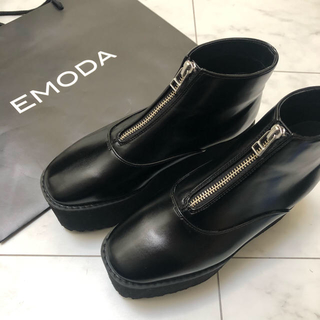 エモダ(EMODA)のEMODA ショート　ブーツ　バルキー　ジップアップ(ブーツ)
