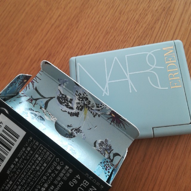 【新品】限定 NARS EADEM ブラッシュ4050 LOVES ME NOT