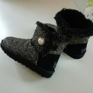 アグ(UGG)の【UGG】MINI BAILEY BUTTON FANCYムートンブーツ(ブーツ)