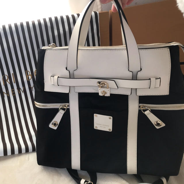 Henri Bendel(ヘンリベンデル)のHenri Bendel ヘンリベンデル　テイラー愛用　3way バックパック レディースのバッグ(リュック/バックパック)の商品写真