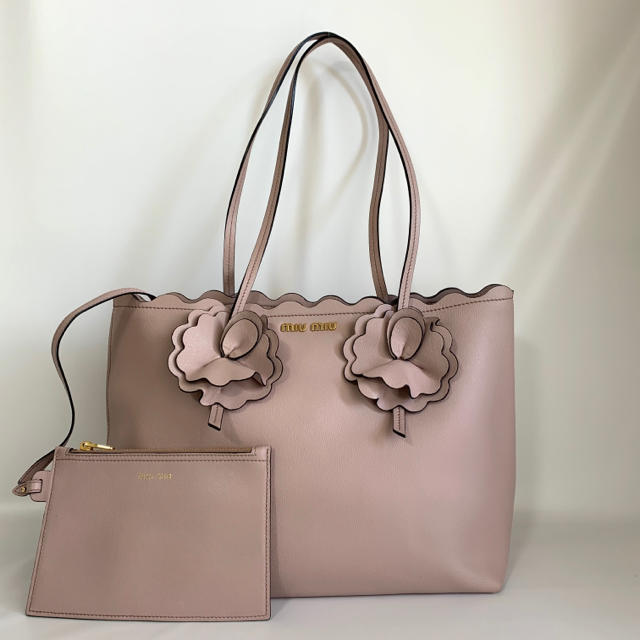 miumiu(ミュウミュウ)のmiumiu ミュウミュウ トートバッグ スカラップ ピンク 花 フラワー レディースのバッグ(トートバッグ)の商品写真