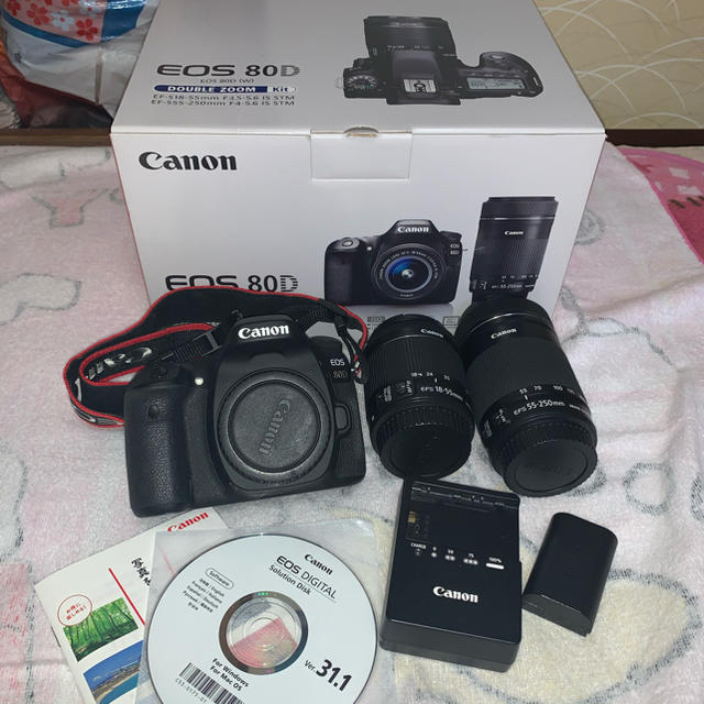 Canon(キヤノン)の大幅値下げ中！Canon EOS 80D(W) Wズームキット スマホ/家電/カメラのカメラ(デジタル一眼)の商品写真