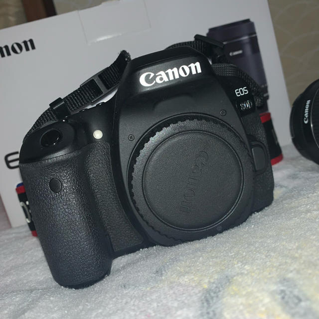 大幅値下げ中！Canon EOS 80D(W) Wズームキット