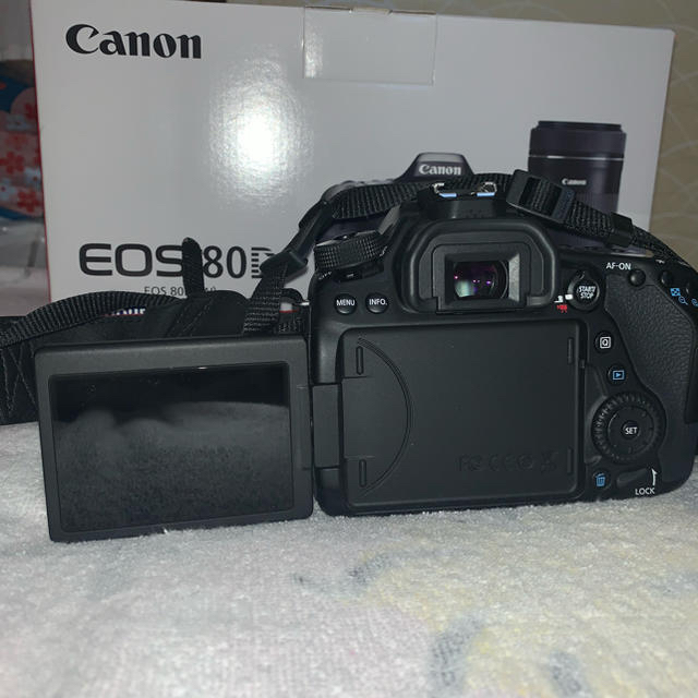 Canon(キヤノン)の大幅値下げ中！Canon EOS 80D(W) Wズームキット スマホ/家電/カメラのカメラ(デジタル一眼)の商品写真