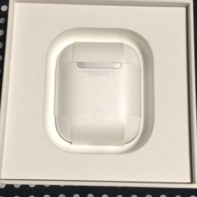 経典ブランド Apple - 【ほぼ未使用品】AirPods2 本体　純正品 ヘッドフォン+イヤフォン