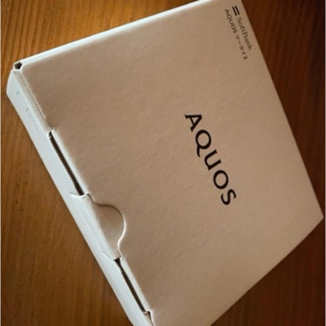 【数量限定】 AQUOS - 新品　AQUOSケータイ3 805SH ホワイト SIMフリー 携帯電話本体