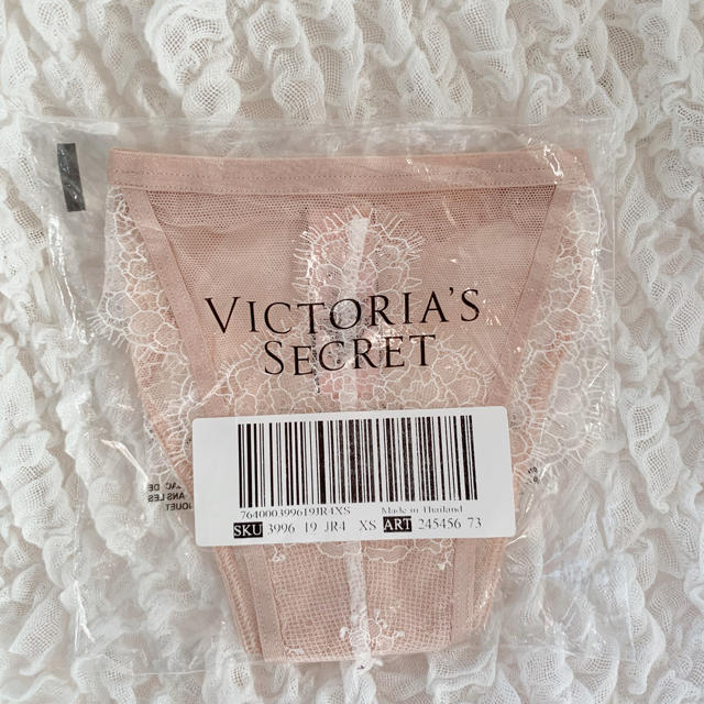 Victoria's Secret(ヴィクトリアズシークレット)のヴィクトリアシークレット　新品未使用　ソング　XS レディースの下着/アンダーウェア(ショーツ)の商品写真