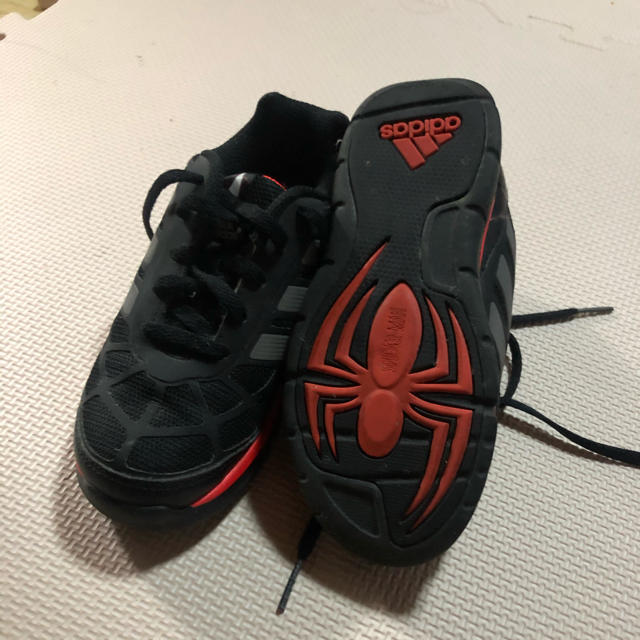 adidas(アディダス)のスパイダーマン  スニーカー　アディダス キッズ/ベビー/マタニティのベビー靴/シューズ(~14cm)(スニーカー)の商品写真