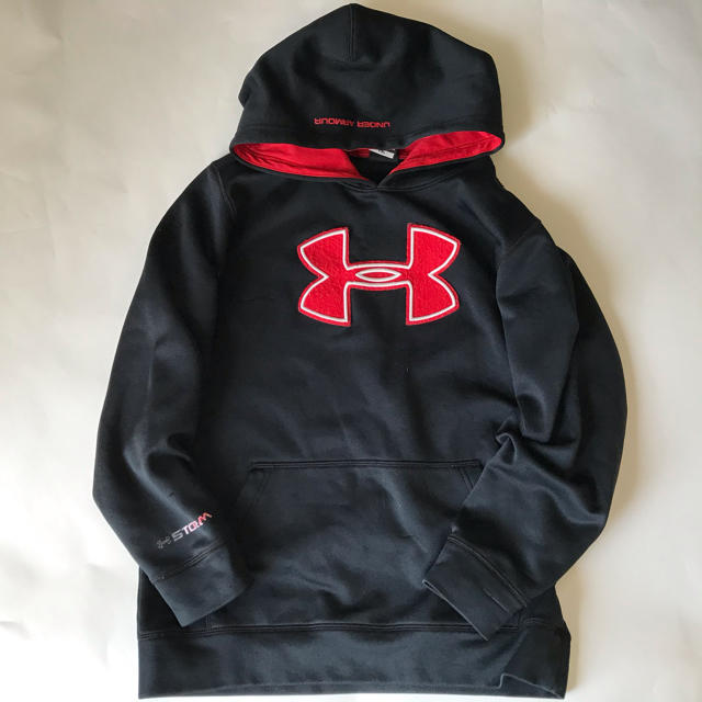 UNDER ARMOUR(アンダーアーマー)のUNDER ARMOUR アンダーアーマー　パーカー　YXL 160 キッズ/ベビー/マタニティのキッズ服男の子用(90cm~)(Tシャツ/カットソー)の商品写真