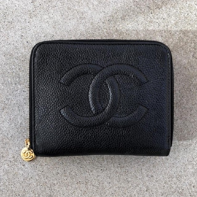 CHANEL(シャネル)のキャビアスキン　二つ折り財布 レディースのファッション小物(財布)の商品写真