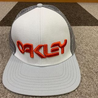 オークリー(Oakley)のOAKLEY キャップ　グレー　(キャップ)